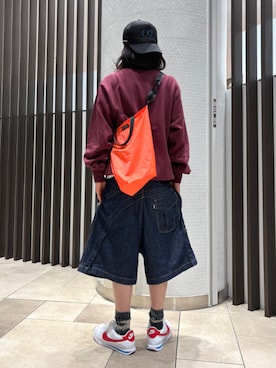 「アイテム（トートバッグ、オレンジ系）」を使った、bprbeamsさん（メンズ・166cm）の秋コーディネート