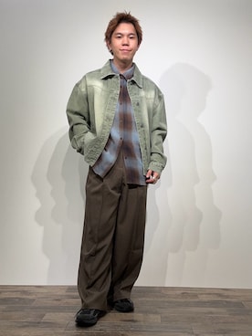 「アイテム（デニムジャケット、グリーン系）」を使った、kai0053さん（メンズ・166cm）の秋コーディネート