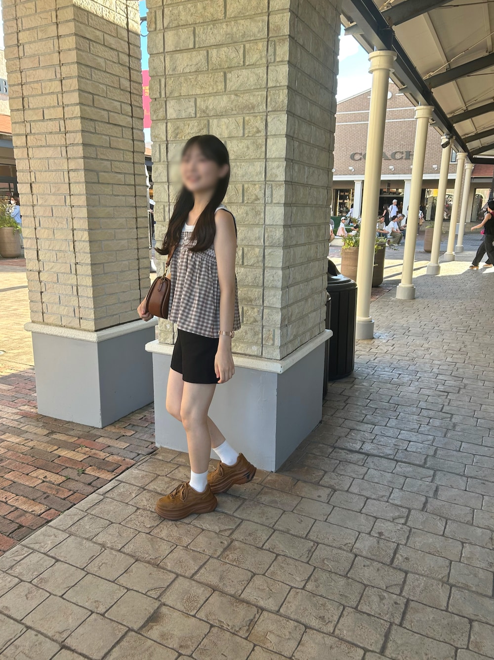 「夏ルックで気分アップ、タンクトップ、夏コーデ、大人カジュアルコーデ、パンツコーデ、大人かわいい、夏服コーデ、オトナ女子」｜「WEGOのアイテム（スニーカー、ブラウン系）」を使った、Nさん（骨格ウェーブ・レディース・162cm）の夏コーディネートの1枚目の写真