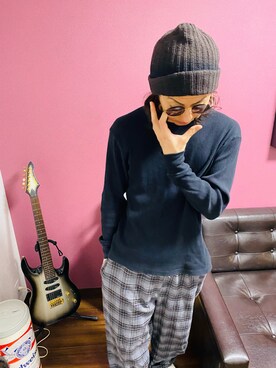「HANES（ヘインズ）のHANES　サーマルクルーネックロングスリーブ HM4-Q103（Tシャツ/カットソー、ブラック系）」を使った、tarさん（メンズ・174cm）の春コーディネート