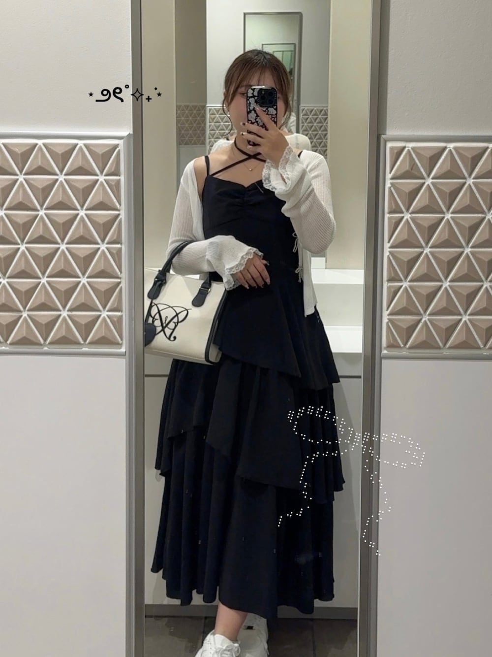 「おでかけコーデ、春コーデ、ロングワンピース、ティアードスカート、夏コーデ、お洒落さんとつながりたい、淡色女子、きれいめコーディネート、高身長女子、いいね、save、フォローお願いします🤑、OLIVE des OLIVE、モノトーン、ガーリー、お出かけコーデ、お花見」｜「OLIVE des OLIVEのランダムティアードキャミワンピース（ワンピース、ブラック系）」を使った、HIROMI さん（骨格ストレート・レディース・163cm）の春コーディネートの1枚目の写真