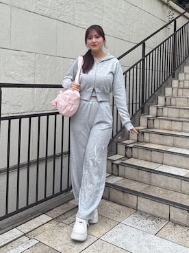 「OLIVE des OLIVE（オリーブデオリーブ）のフード刺繍ロゴパーカー（パーカー、グレー系）」を使った、HIROMI さん（レディース・163cm）の春コーディネート