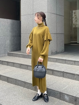 「select MOCA（セレクトモカ）の柔らかく履きやすいフェイクレザーゴールドビット付きローファー（ローファー）」を使った、bitaさん（レディース・162cm）の秋コーディネート