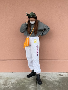 「adidas Originals（アディダスオリジナルス）のアイテム（スウェットパンツ、ホワイト系）」を使った、mizukiさん（レディース・163cm）の春コーディネート