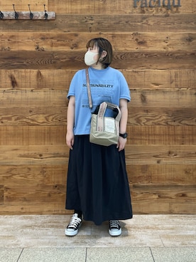 「シアタープロダクツ(THEATRE PRODUCTS)」｜「アイテム（スカート）」を使った、なかじさん（レディース・158cm）の春コーディネート