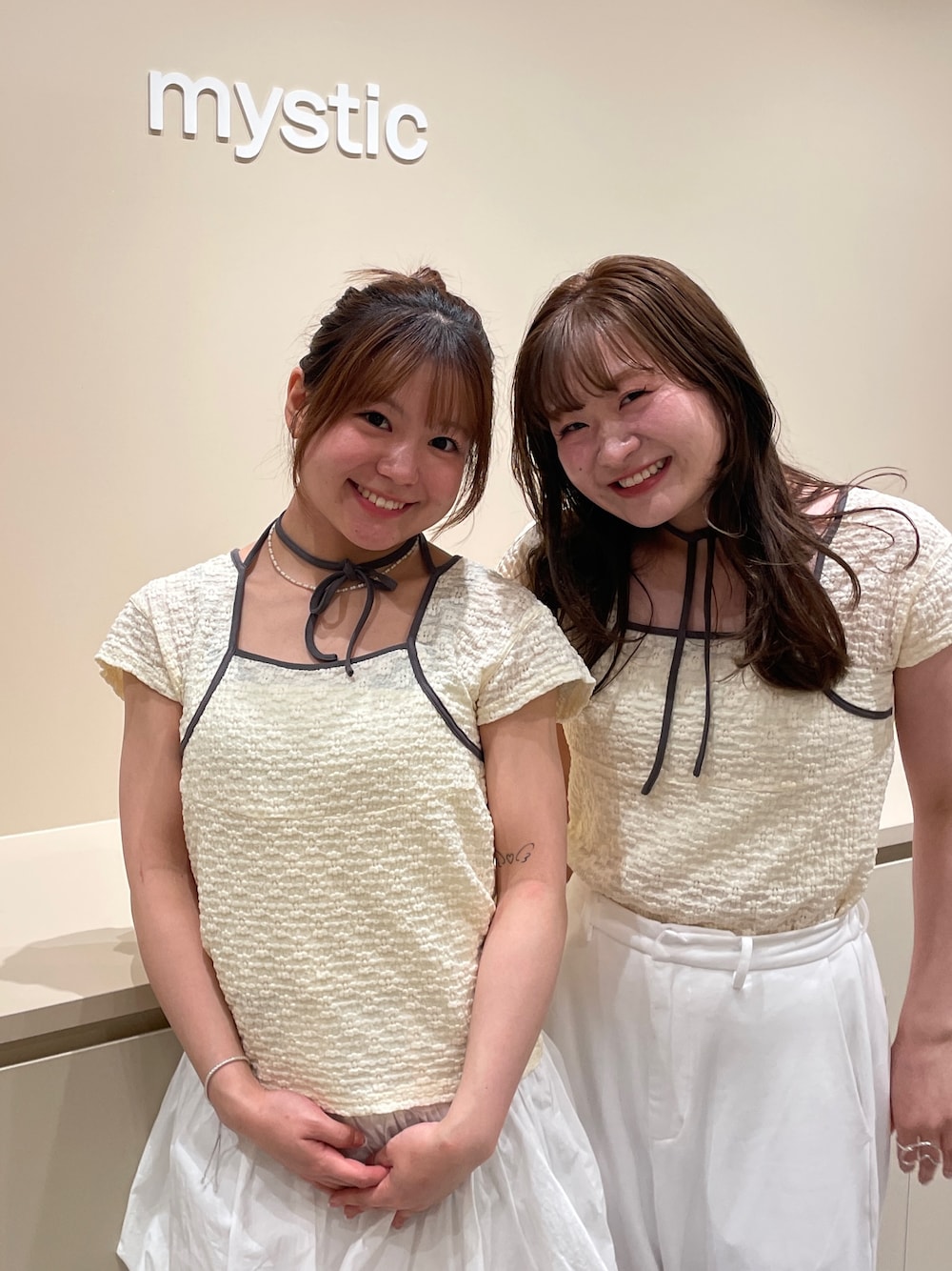 「骨格ストレート、骨格ストレートコーデ、骨格ストレート×イエベ春、骨スト、骨ストコーデ、骨スト優勝、骨スト骨格ストレート、骨スト大優勝」｜「mysticの配色チョーカーカットソー（Tシャツ/カットソー、イエロー系）」を使った、Nishimura Misakiさん（骨格ストレート・レディース・160cm）の春コーディネートの1枚目の写真