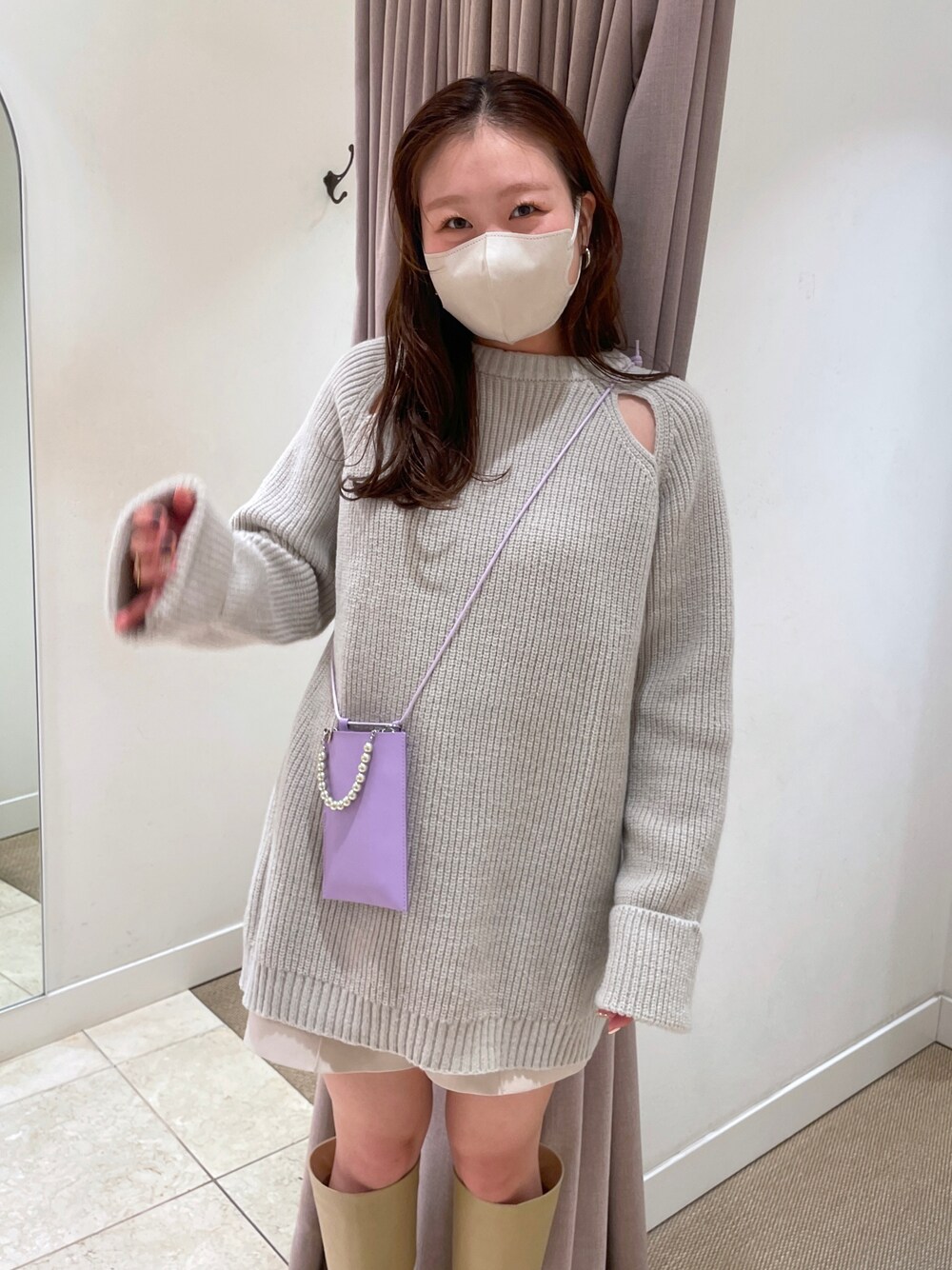 「大人カジュアル、秋服コーデ、カジュアル、ニット、オトナ女子、秋冬、お洒落さんとつながりたい、お出かけコーデ、シンプル、休日コーデ」｜「mysticのカットアウト畦ニット（ニット/セーター、グレー系）」を使った、Nishimura Misakiさん（レディース・160cm）の秋コーディネートの1枚目の写真