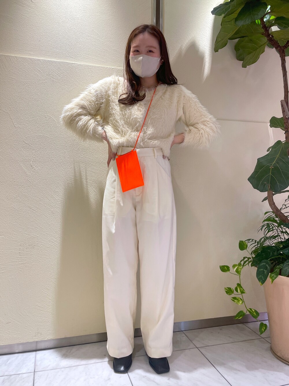 「大人カジュアル、秋服コーデ、カジュアル、ニット、オトナ女子、お出かけコーデ、パンツスタイル、お洒落さんとつながりたい、秋冬」｜「mysticの【再入荷決定！】シャギーショートカーディガン（カーディガン/ボレロ、ブラック系）」を使った、Nishimura Misakiさん（レディース・160cm）の秋コーディネートの1枚目の写真
