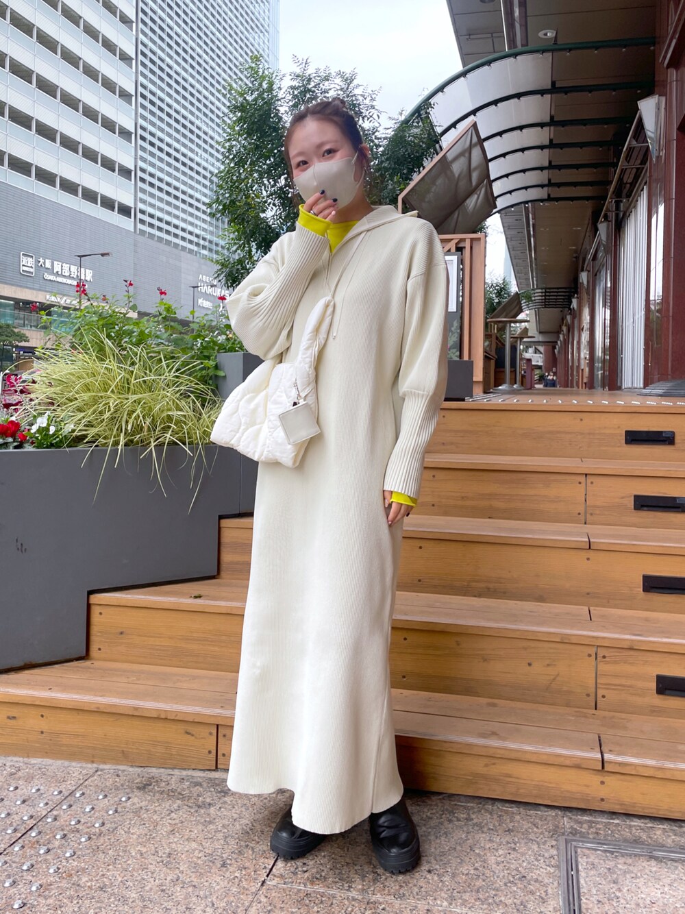 「休日スタイル、カジュアル、オトナカワイイ、あったかコーデ、シンプルコーデ、大人女子、プチプラコーデ、ootd、淡色女子、秋コーデ、ラフコーデ」｜「mysticのアイテム（ワンピース/ドレス、ホワイト系）」を使った、Nishimura Misakiさん（レディース・160cm）の秋コーディネートの1枚目の写真