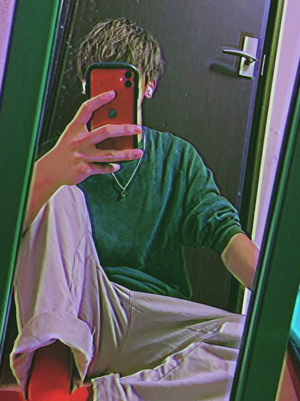 「古着のアイテム（スウェット、グリーン系）」を使った、manatoさん（メンズ・185cm）の春コーディネートの1枚目の写真