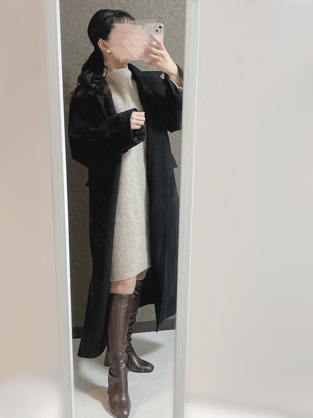 「titivateのﾋﾞｯｸﾞｼﾙｴｯﾄﾐﾆ丈ﾆｯﾄﾜﾝﾋﾟｰｽ（ワンピース、ベージュ系）」を使った、maaachanxxさん（レディース・152cm）の冬コーディネートの1枚目の写真
