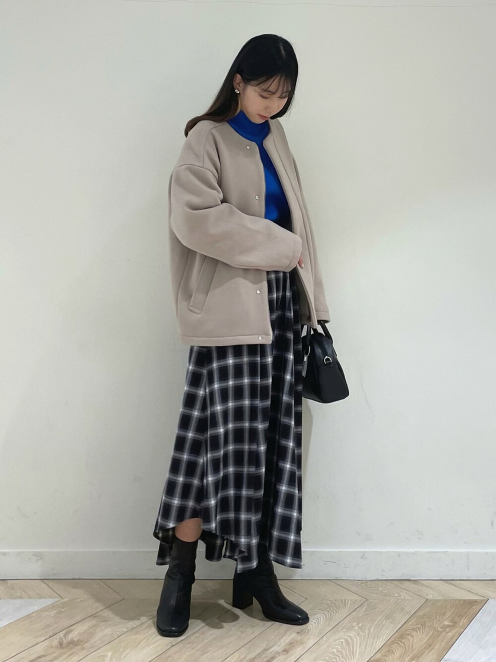 「チェック、アーバンリサーチ、ゆるニット、冬コーデ、カラーニット、ロングスカート、メンズライク、クリスマス、プチプラ、SENSEOFPLACE」｜「SENSE OF PLACE by URBAN RESEARCHのNewzealandwoolノーカラーブルゾン（ブルゾン、ベージュ系）」を使った、wakaさん（レディース・162cm）の冬コーディネートの1枚目の写真