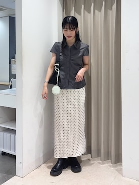 「SENSE OF PLACE by URBAN RESEARCH(センスオブプレイスバイアーバンリサーチ)のパフスリーブコンパクトギャザーシャツ(シャツ/ブラウス、グレー系)」を使った、wakaさん(レディース・162cm)の春コーディネート