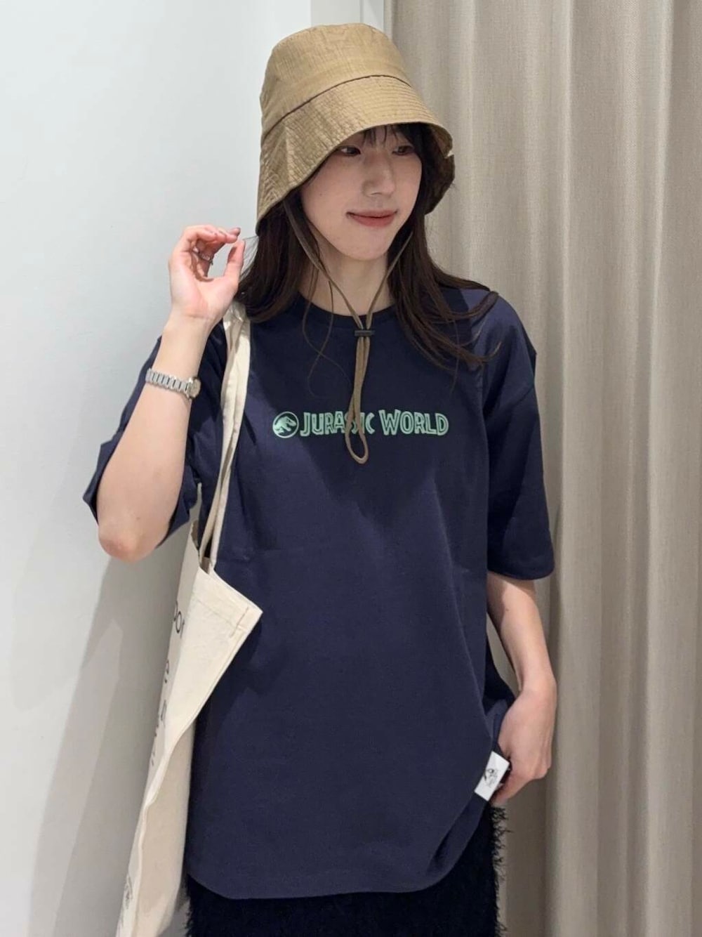 「センスオブプレイス、大人カジュアル、Tシャツ、スカート、ママコーデ、カジュアルコーデ、フリンジ、senseofplace、休日コーデ、WEB限定、メンズ、ウエストゴム、高身長、おでかけコーデ、20代後半」｜「SENSE OF PLACE by URBAN RESEARCHの『WEB限定』『UVカット』UVダウンブリムハット（ハット、グリーン系）」を使った、wakaさん（レディース・162cm）の夏コーディネートの1枚目の写真