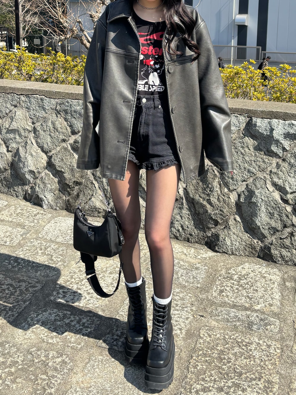 「春服コーデ、レザージャケット、ブラックコーデ、SLY、Darich、Hysteric Glamour」｜「SLYのNgm.S SOUTIEN COLLAR JK ナゴミ スライ ステンカラー ジャケット（ブルゾン、ブラック系）」を使った、yn21419さん（レディース・162cm）の春コーディネートの1枚目の写真