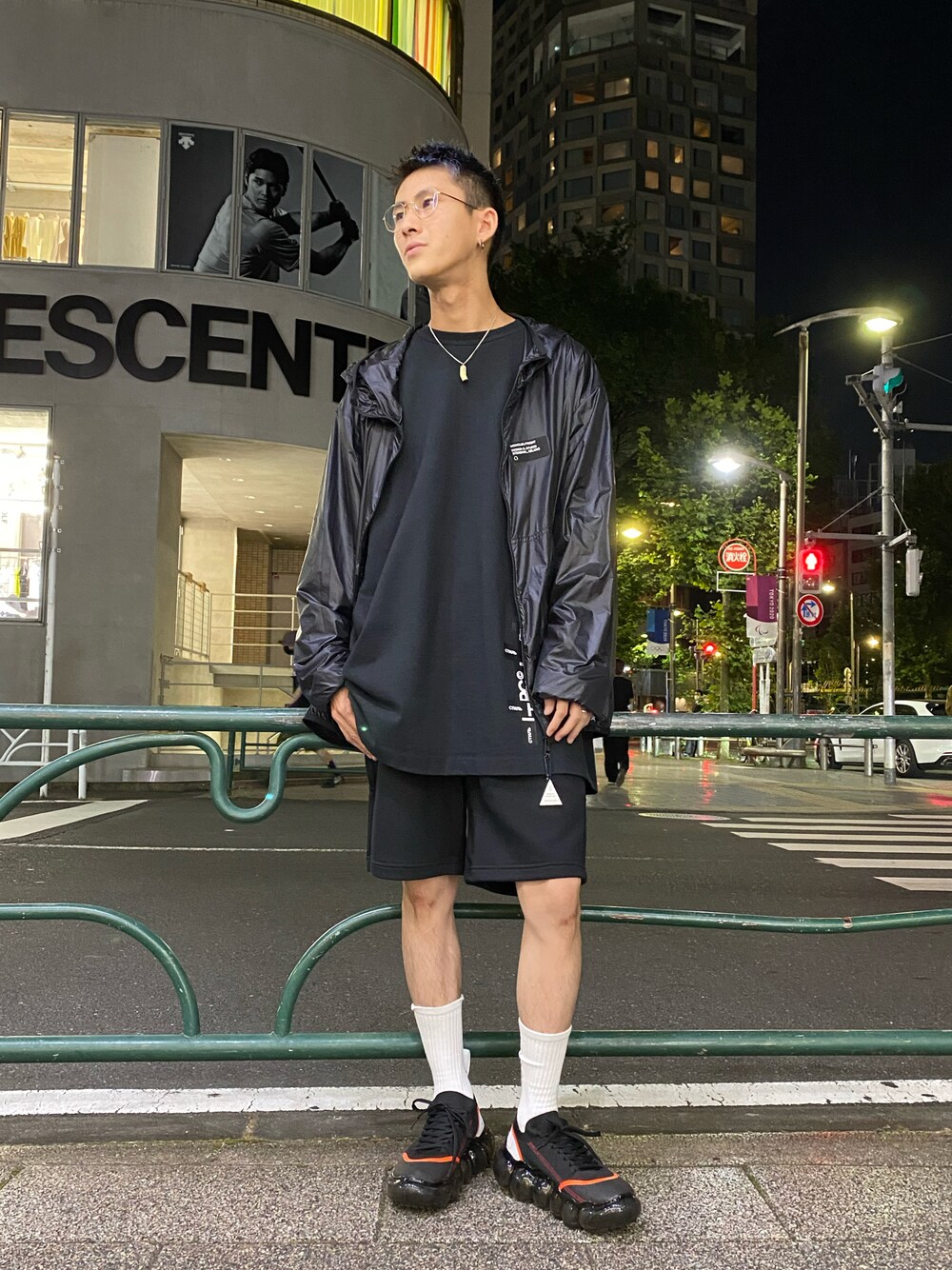 「ストリート、ブラック、メガネ男子、ootd、ファッションの力を信じよう、ROYAL FLASH」｜「SY32 by SWEET YEARSのMATIN AVENIR×SY32 by SWEETYEARS ×ROYAL FLASH/ マタン アヴニール×エスワイサーティトゥバイ スィートイヤーズ×ロイヤルフラッシュ/ COLLABORATION STANDARD SHORT PANTS（その他パンツ、ブラック系）」を使った、そーふぃさん（メンズ・170cm）の夏コーディネートの1枚目の写真