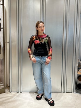 「Desigual（デシグアル）のアイテム（パンツ）」を使った、Desigual博多STAFFさん（骨格ウェーブ・レディース・164cm）の春コーディネート
