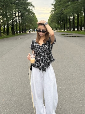 「SLY（スライ）のMIX FRILL COMPACT BL ミックスフリルコンパクトブラウス 夏服 秋服（シャツ/ブラウス、ブラック系）」を使った、　湊有里紗さん（レディース・152cm）の夏コーディネート