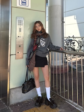 「アイテム（ストール/ショール、ブラック系）」を使った、　湊有里紗さん（レディース・152cm）の秋コーディネート