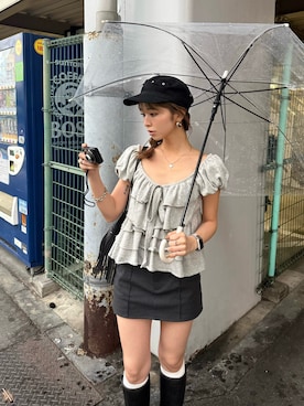 「SLY（スライ）のFRILL CUT RIBBON TOPS フリルカットリボントップス 夏服 秋服（Tシャツ/カットソー、グレー系）」を使った、　湊有里紗さん（レディース・152cm）の夏コーディネート