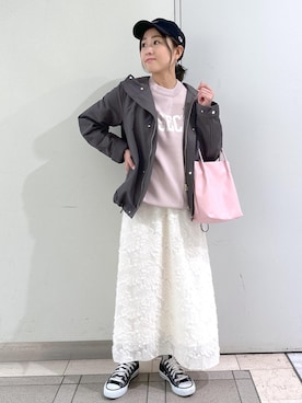 「24SS春の新作」｜「アイテム（マウンテンパーカー）」を使った、sayaさん（レディース・155cm）の春コーディネート