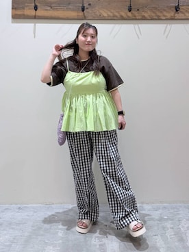 「niko and...（ニコアンド）のGardenタックプリントパンツ（その他パンツ、ホワイト系）」を使った、inyosanさん（レディース・153cm）の春コーディネート