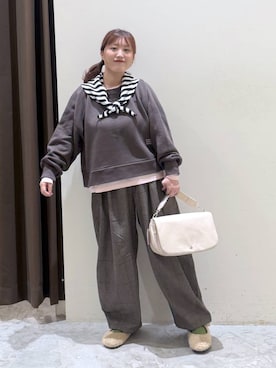「niko and...（ニコアンド）の三角ニットスカーフ（バンダナ/スカーフ、ブラック系）」を使った、inyosanさん（レディース・153cm）の秋コーディネート