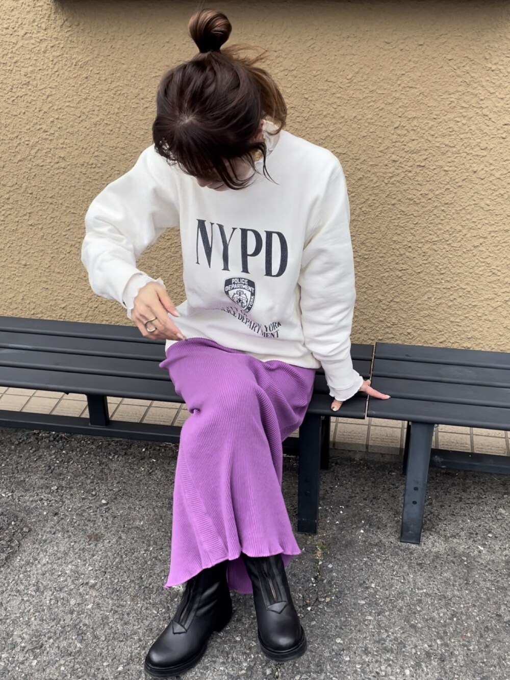 「オトナカジュアル、カジュアルコーデ、ブーツ、スウェット」｜「GOOD ROCK SPEEDの【WEB限定】【GOOD ROCK SPEED/グッドロックスピード】NYC裏毛スウェット（スウェット、ホワイト系）」を使った、162outfitさん（レディース・162cm）の冬コーディネートの1枚目の写真
