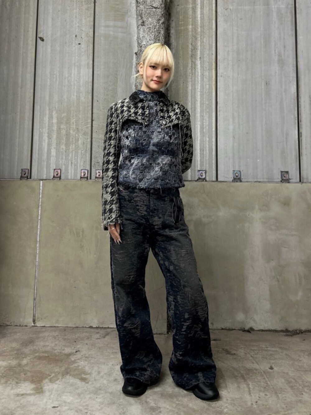 DIESELのタンクトップ（ブルー系）を使った人気ファッション