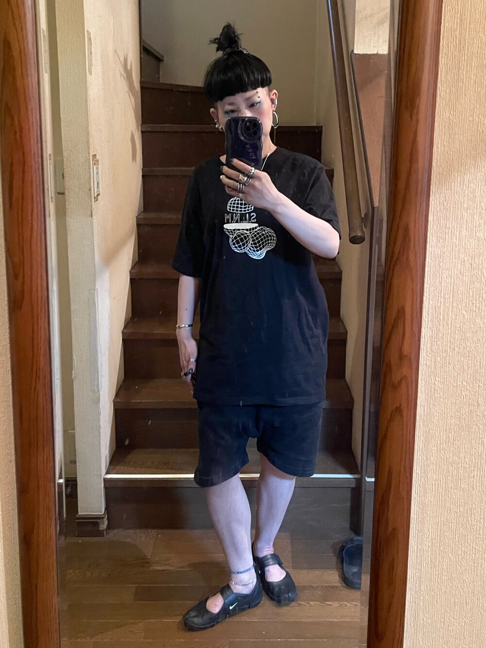 「S.L.N.Mサルノメ　バンドTのアイテム（Tシャツ/カットソー、ブラック系）」を使った、nekonekomaiさん（レディース・156cm）の夏コーディネートの1枚目の写真