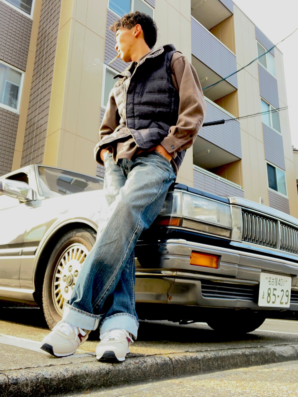 「おしゃれさんと繋がりたい、大人カジュアル、今日のコーデ、ジャーナルスタンダード、ナノユニバース、リーバイス古着、ニューバランス、冬のアウター、長年愛用品、スニーカー、わたしの推しブランド、シャツスタイル」｜「Levi'sのアイテム（デニムパンツ、グレー系）」を使った、ゆういさん（メンズ・174cm）の冬コーディネートの1枚目の写真