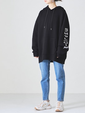 「カラー×コーデ」｜「アイテム（パーカー）」を使った、acroさん（レディース・163cm）の秋コーディネート