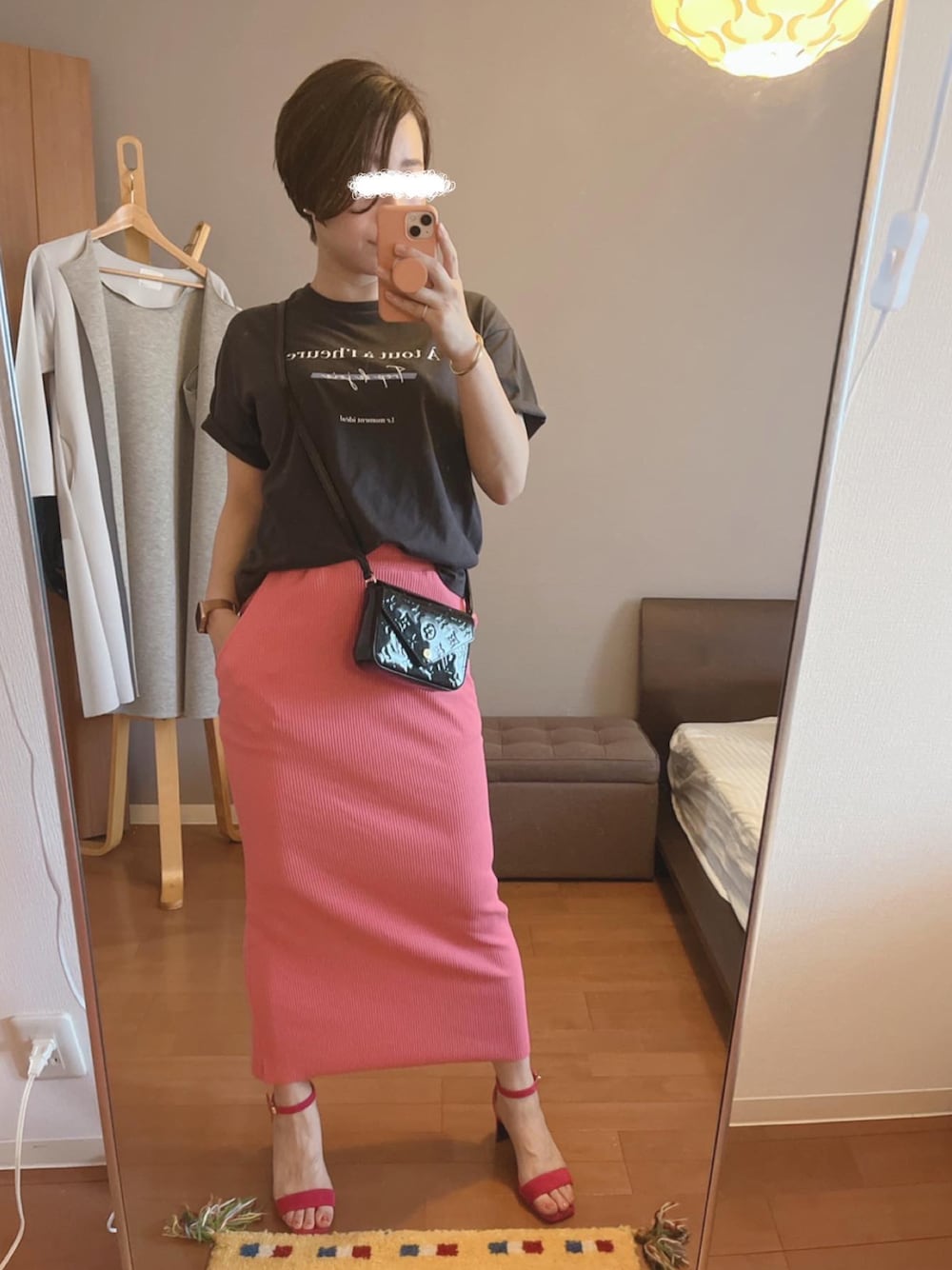 「大人カジュアル、オトナカジュアル、ootd、ママファッション、骨格ストレート、タイトスカート」｜「Te chichiのアイテム（Tシャツ/カットソー、グレー系）」を使った、やすよしさん（レディース・158cm）の夏コーディネートの1枚目の写真