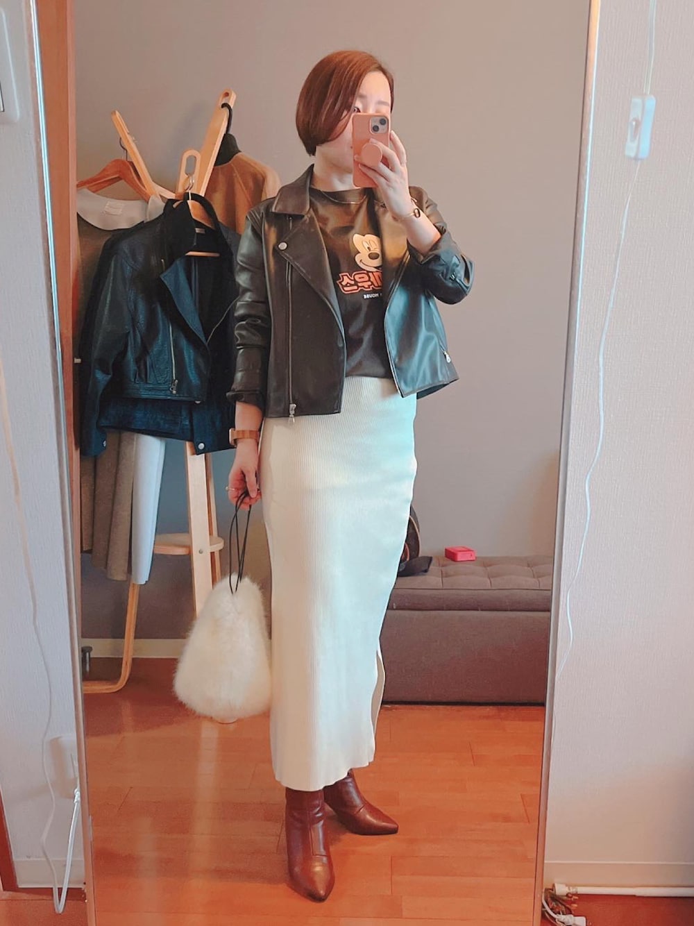 「カジュアル、オトナカワイイ、おしゃれさんと繋がりたい、ootd、休日コーデ、ミッキーT、革ジャン、アラフォー」｜「REDYAZELのアイテム（スカート、ホワイト系）」を使った、やすよしさん（レディース・158cm）の秋コーディネートの1枚目の写真