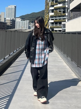 「JEANASIS（ジーナシス）のアソートチェックシャツLS/157636（シャツ/ブラウス、ブルー系）」を使った、みさみささん（レディース・153cm）の春コーディネート