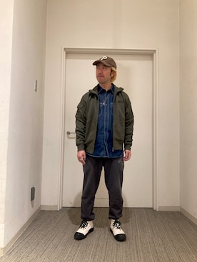 「AVIREX（アヴィレックス）のアイテム（スウェット）」を使った、SAKAIさん（メンズ・168cm）の冬コーディネート