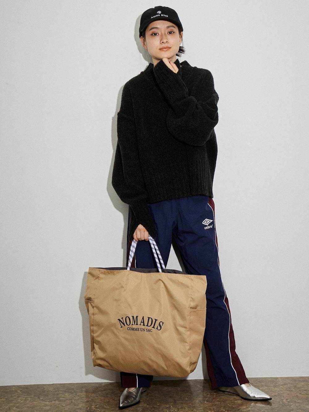 「NOMADIS、トートバック、ロゴ、ADAM ET ROPÉ、FEMME、UNISEX」｜「NOMADISの【NOMADIS】別注 SAC2（トートバッグ、パープル系）」を使った、柴田さん（レディース・162cm）の夏コーディネートの1枚目の写真