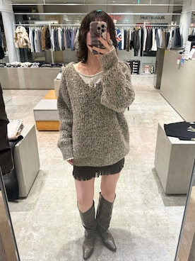 「WHO'S WHO gallery（フーズフーギャラリー）のエリオットナンバリングワンショルダースウェット（スウェット）」を使った、AOIさん（レディース・160cm）の秋コーディネート