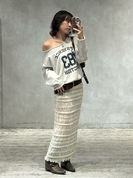 「WHO'S WHO gallery（フーズフーギャラリー）のエリオットナンバリングワンショルダースウェット（スウェット）」を使った、AOIさん（レディース・160cm）の秋コーディネート