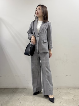 「INDIVI（インディヴィ）の【合皮】スタッズ風メタルポシェットバッグ（ショルダーバッグ、ブラック系）」を使った、kahoさん（レディース・144cm）の春コーディネート