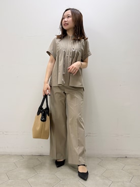 「INDIVI（インディヴィ）の【撥水／UVケア／SETUP可能】軽量タックスキッパーブラウス（シャツ/ブラウス、ベージュ系）」を使った、kahoさん（レディース・144cm）の夏コーディネート
