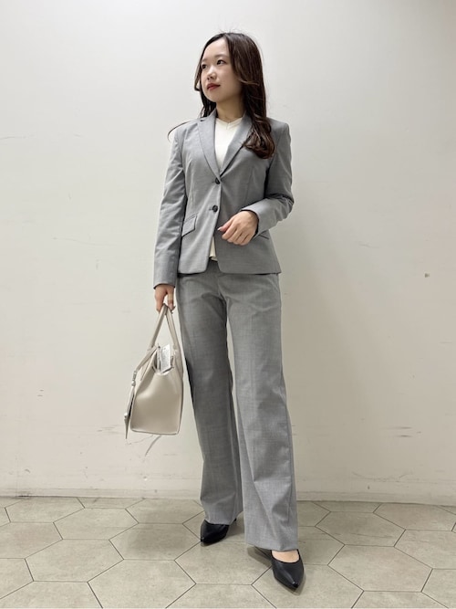 INDIVI グレー パンツスーツ INDIVI OFFICIALkahoさんのスーツジャケットを使ったコーディネート