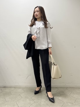 「INDIVI（インディヴィ）の【洗える／セレモニー】ラッフルサテンブラウス（シャツ/ブラウス、グレー系）」を使った、kahoさん（レディース・144cm）の冬コーディネート