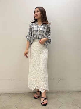 「INDIVI（インディヴィ）の【コットン100％／透け感／2WAY】袖アレンジ チェックシャツ（シャツ/ブラウス、ホワイト系）」を使った、kahoさん（レディース・144cm）の夏コーディネート