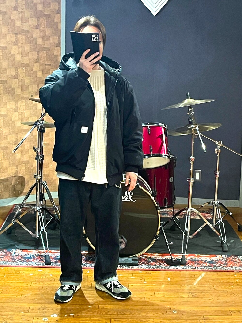 「Jackman、COOTIE、uchidahousei、New Balance、スニーカー、大人カジュアル、お洒落さんとつながりたい、キレイめカジュアル、ナイロンジャケット、デニム、waffle、いいね、save、フォローお願いします🤑、大人コーデ、冬コーデ、ストリートコーデ」｜「COOTIE PRODUCTIONSのアイテム（ナイロンジャケット、ブラック系）」を使った、minetoraさん（メンズ・171cm）の春コーディネートの1枚目の写真