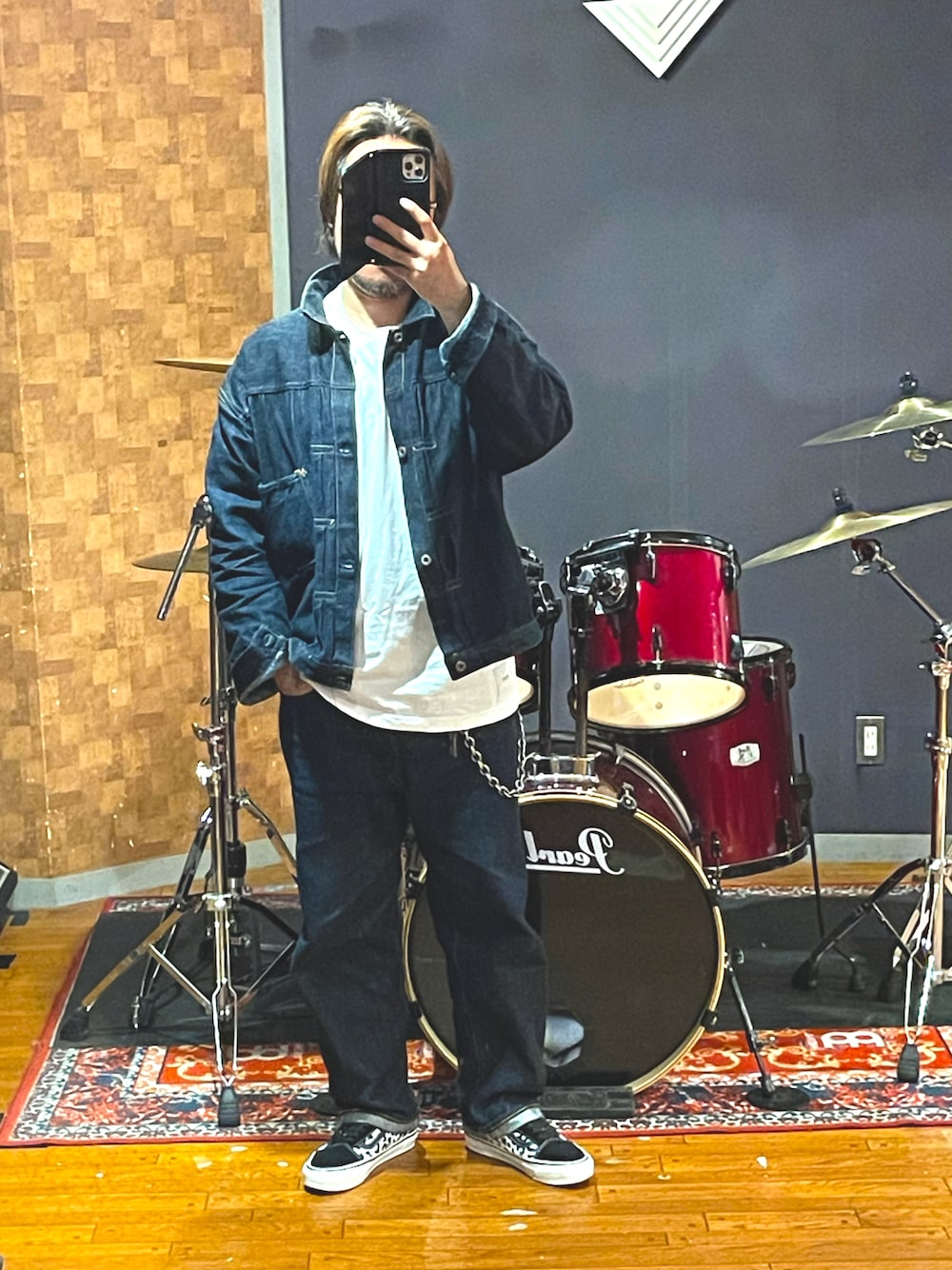 「wtaps、ONEPIECE OF ROCK、VANS、デニム、デニムジャケット、セットアップ、スニーカー、ストリート、シンプルコーデ、レイヤードスタイル、白Tシャツ、カジュアルコーデ、大人カジュアル、おしゃれさんと繋がりたい、いいね、save、フォローお願いします🤑」｜「onepiece of rockのアイテム（デニムジャケット、ブルー系）」を使った、minetoraさん（メンズ・171cm）の春コーディネートの1枚目の写真