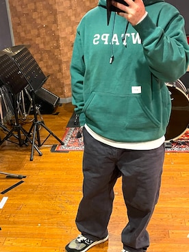 「アイテム（スニーカー）」を使った、minetoraさん（メンズ・171cm）の冬コーディネート