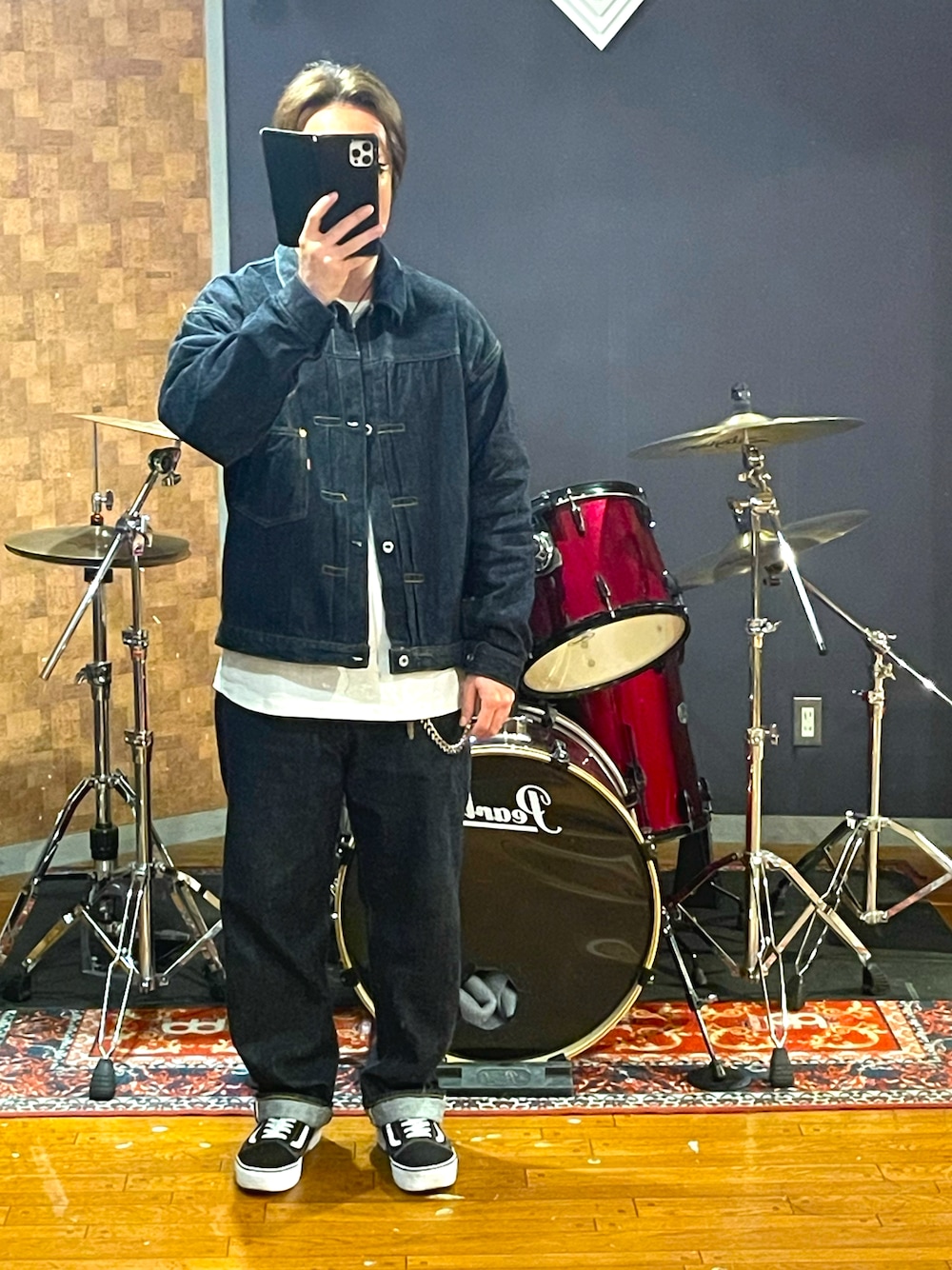「onepieceofrock、Champion、BEAMS、デニム、デニムジャケット、デニムパンツ、スニーカー、白Tシャツ、カジュアル、大人カジュアル、セットアップ、デニムセットアップ、シンプルコーデ、おしゃれさんと繋がりたい、いいね、save、フォローお願いします🤑」｜「onepieceofrockのアイテム（デニムジャケット、ブルー系）」を使った、minetoraさん（メンズ・171cm）の春コーディネートの1枚目の写真