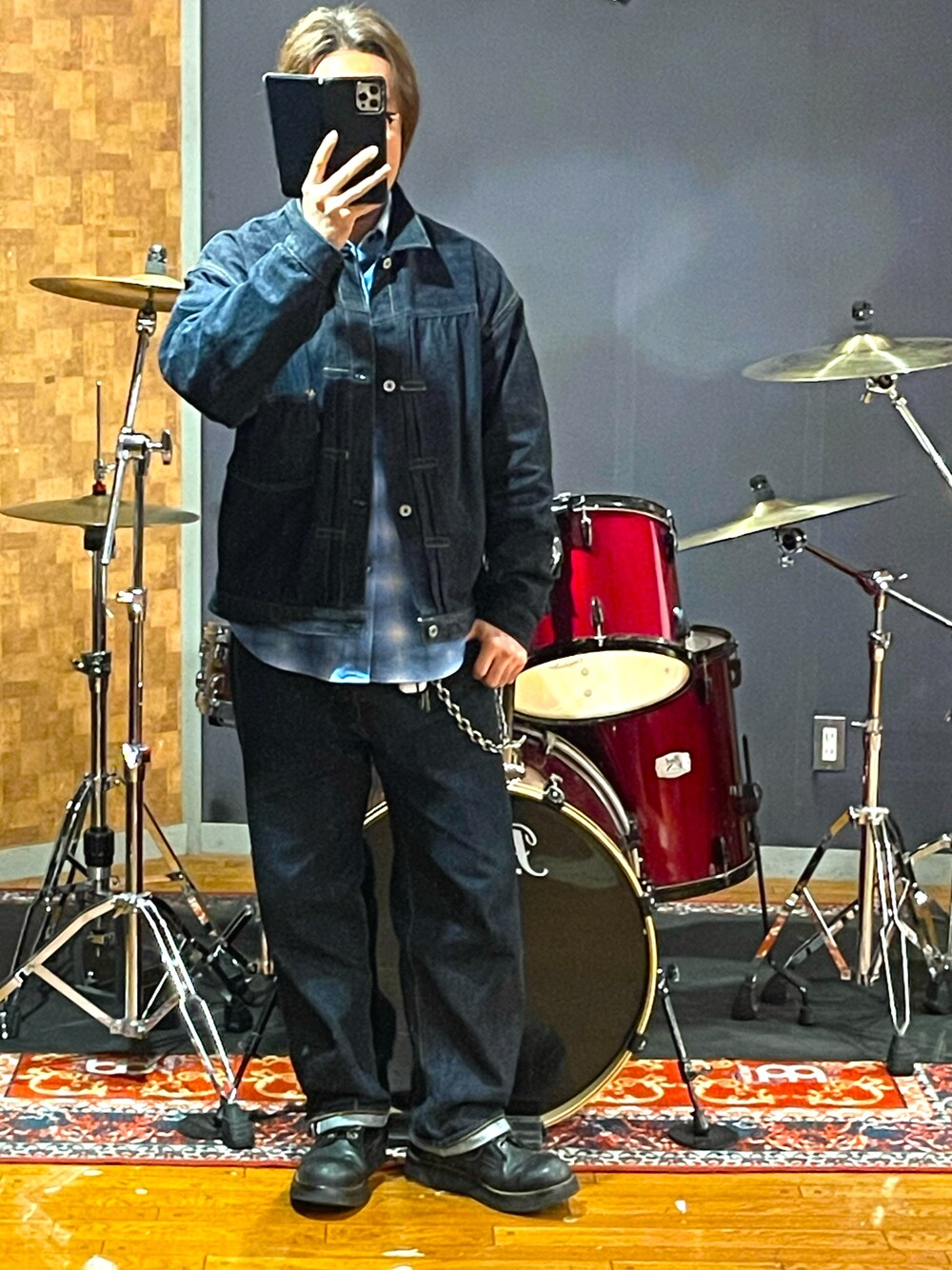 「onepieceofrock、subculture、デニム、チェックシャツ、ブーツ、アメカジ、渋カジ、大人カジュアル、シンプルコーデ、カジュアル、メンズファッション、初夏コーデ、きれいめカジュアル、お洒落さんとつながりたい、メンズコーデ」｜「onepieceofrockのアイテム（デニムジャケット、ブルー系）」を使った、minetoraさん（メンズ・171cm）の春コーディネートの1枚目の写真