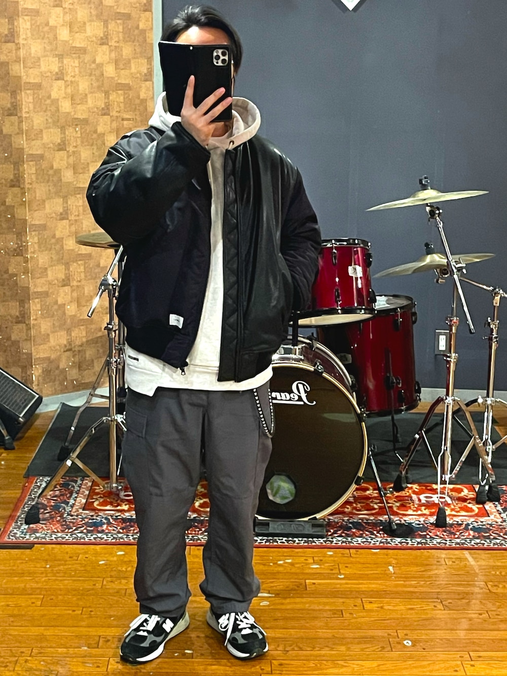 「シンプル、カジュアル、ラフ、ミリタリー、MA-1、カーゴパンツ、パーカー、ビッグシルエット、オーバーサイズ、スニーカー、いいね、save、フォローお願いします🤑、冬コーデ、NEIGHBORHOOD、New Balance、wtaps」｜「NEIGHBORHOODのアイテム（MA-1、ブラック系）」を使った、minetoraさん（メンズ・171cm）の冬コーディネートの1枚目の写真